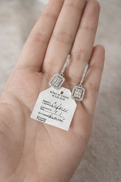 продам серьги (новые с биркой).