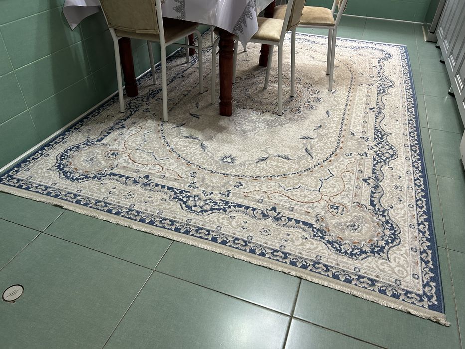 Ковер для дома в хорошем состояйни