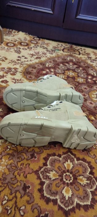 Продам зимние ботинки