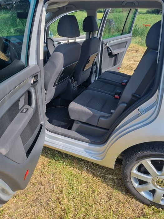 Proprietar vând Volkswagen touran 2.0 tdi 170 cai an 2008