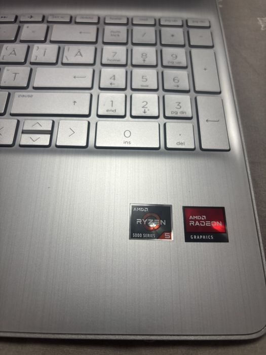 Laptop HP AMD Ryzen 5