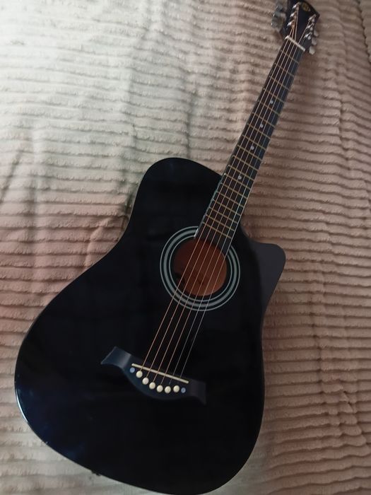 Акустическая гитара