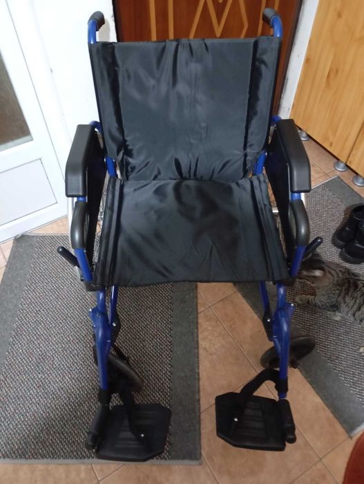 Scaun cu rotile pentru persoane cu dizabilitati