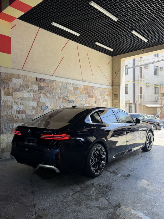 BMW i5 eDrive 40L 2025 Full TV