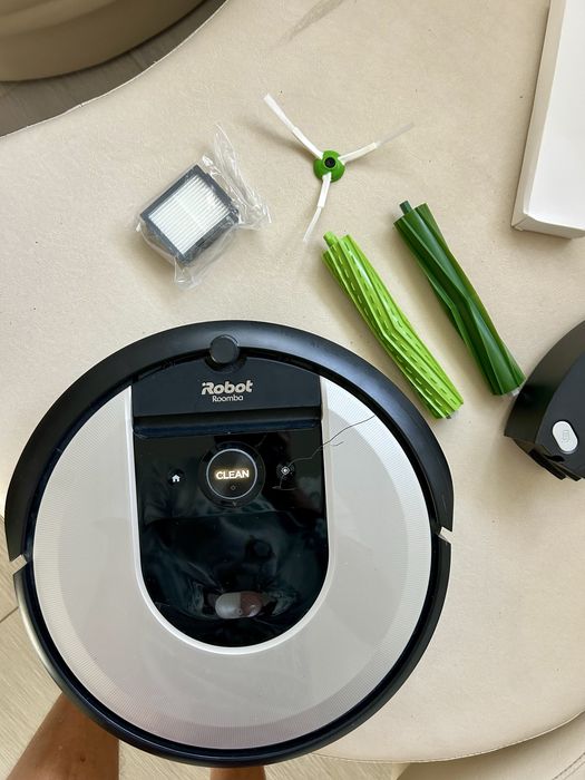 Robot aspirator Irobot Roomba I7 filtre noi 2025