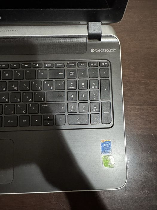 HP Pavilion 15 примерно 2014–2016 года.