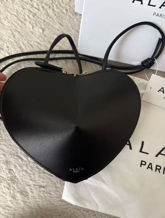 Дамска черна чанта сърце Alaia