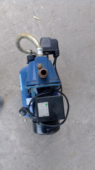 Vînd hidrofor. 25 l