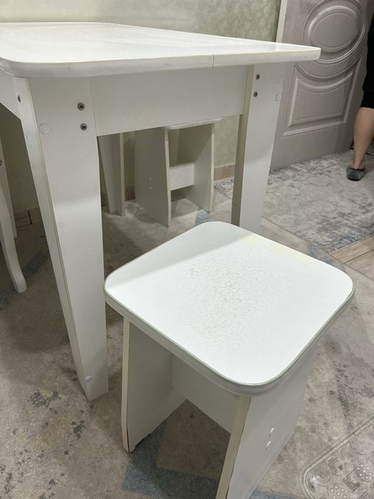 Стол кухонный, 55 на 100. 7 тыс