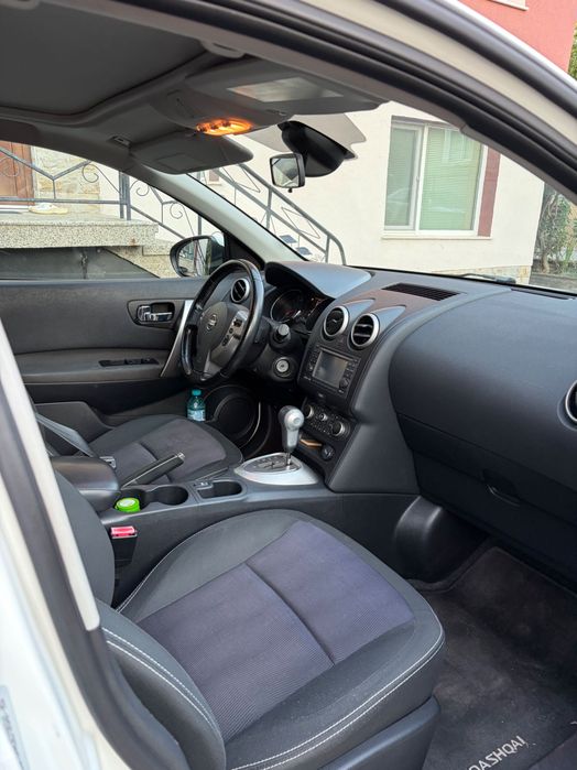 Автомобил Nissan Qashqai