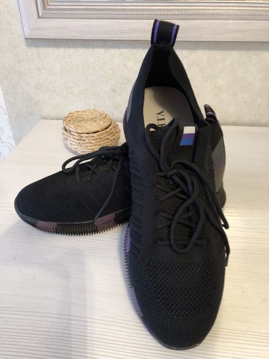 Кросовки на мальчика , девочку и женские