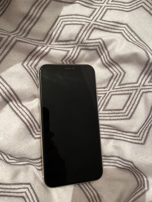 Продам Айфон 11.  64гб