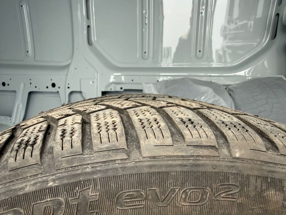 Hankook iarna 245/45/19 102V