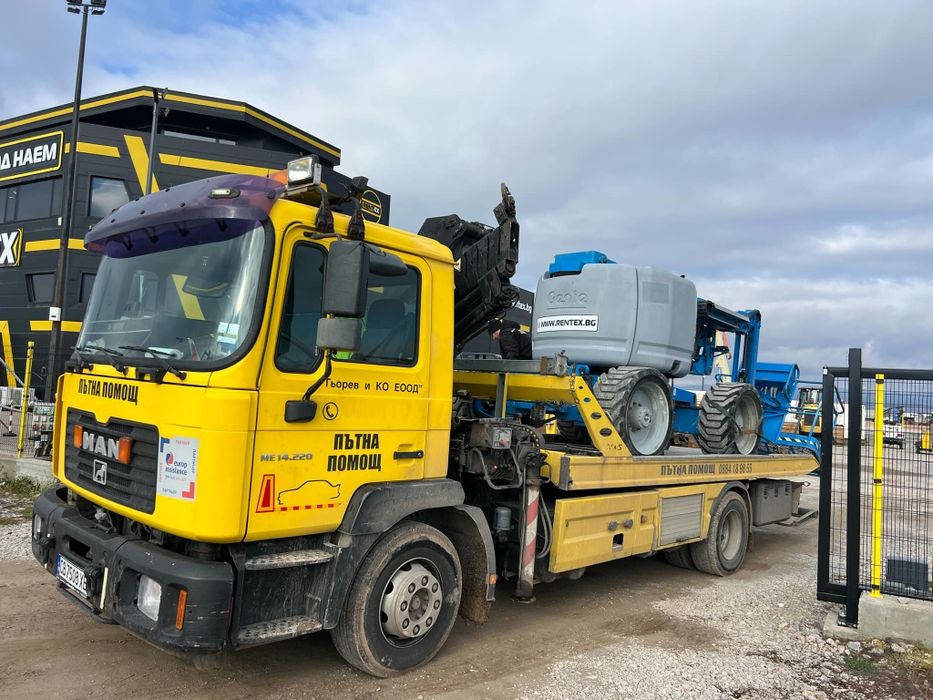 Транспорт на бус камион автомобили пътна помощ, автокран