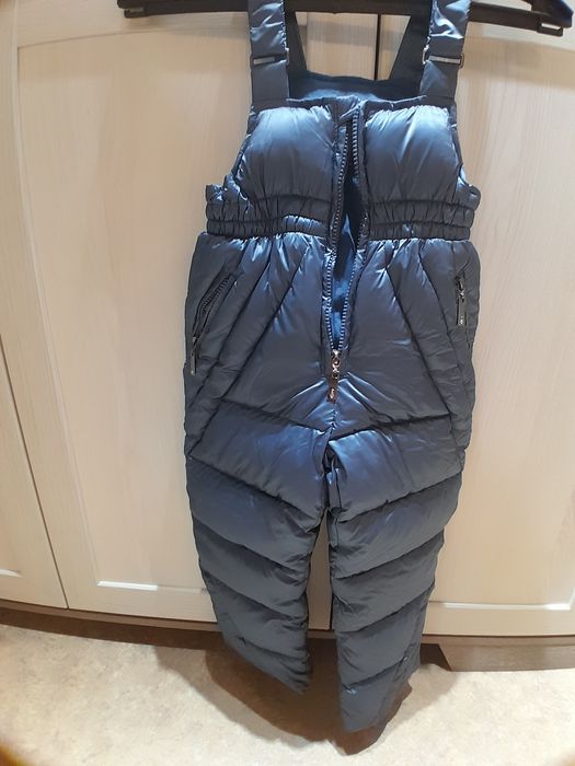 Продам зимний комбинезон на девочку