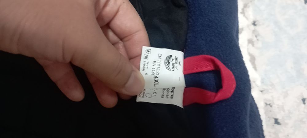 Продается  куртка новая