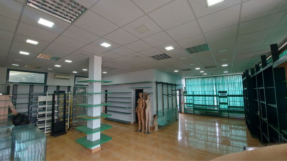 Vand mobilier magazin