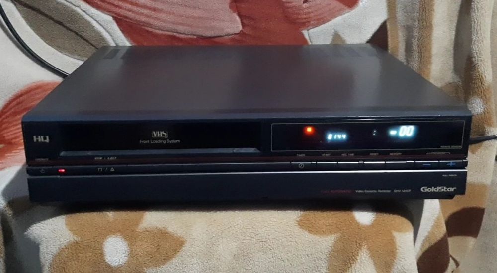 Vând videorecorder goldstar în stare bună