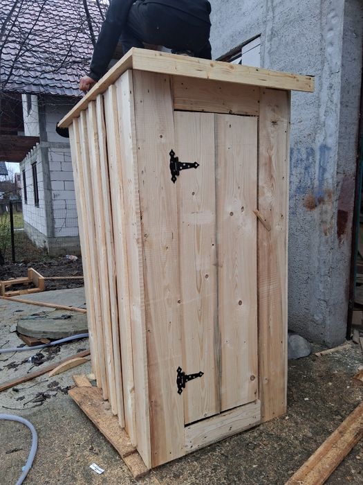 Vând iesili pentru oii