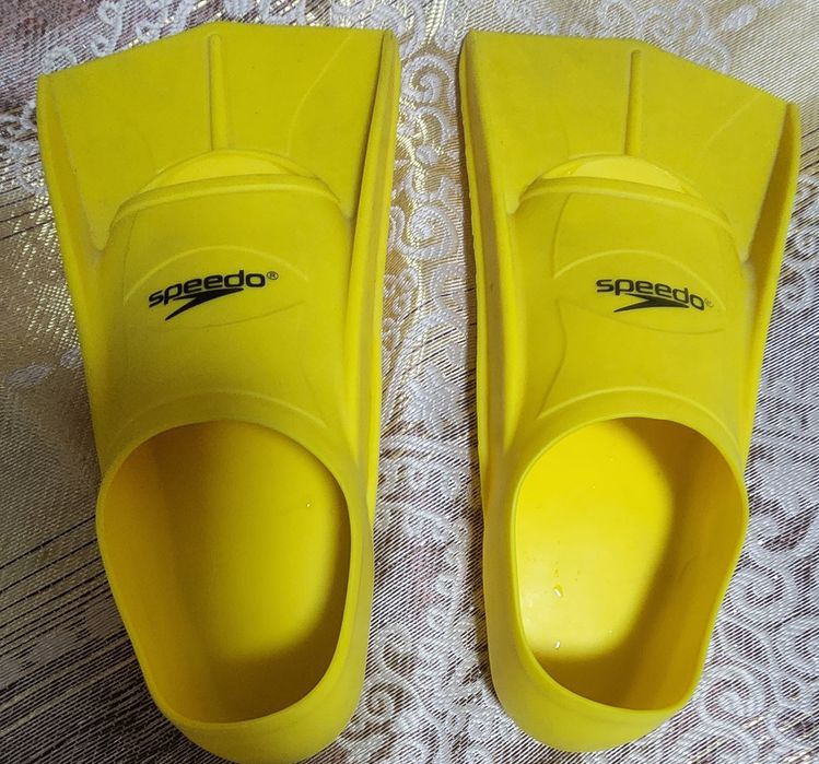 Короткие тренировочные ласты Speedo ярко-желтого цвета в размере XS пр
