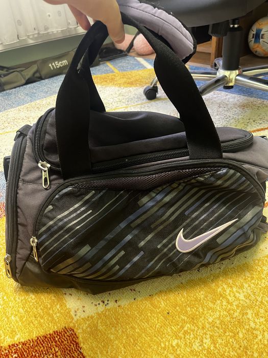 Geanta nike ca noua+compleu