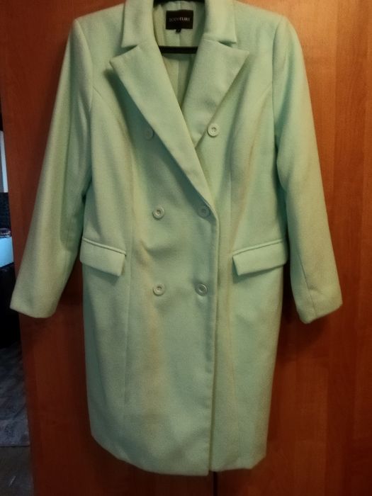 Продам женское пальто