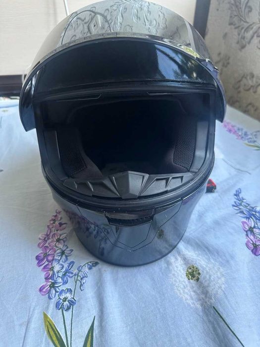 Moto shlem sotiladi