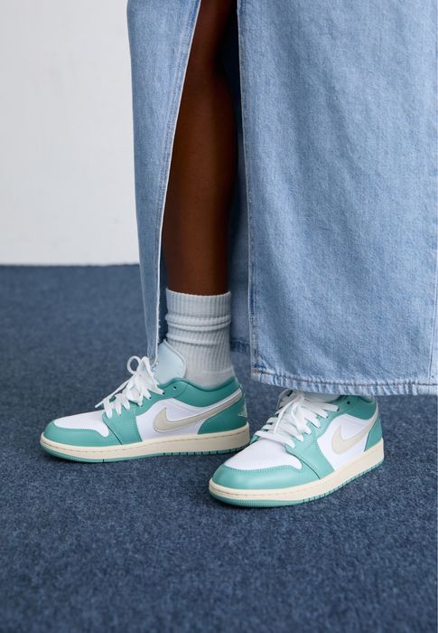 Jordan Air 1 Low WMN ОРИГИНАЛНИ дамски маратонки 38,5-39