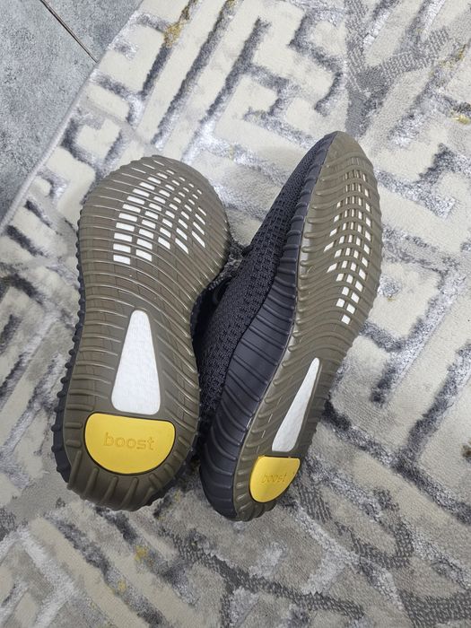 Кроссовка Adidas yeezy boost 350 V2