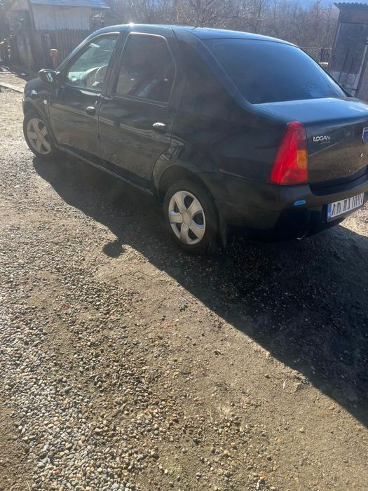 Vând Dacia logan