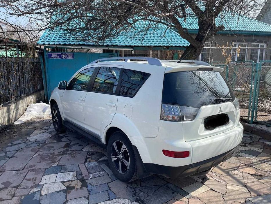 Продам машину Mitsubishi Outlander