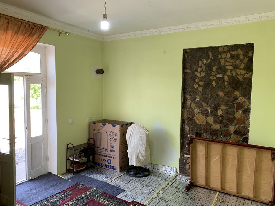 6 Sotixli hovli uy sotiladi.