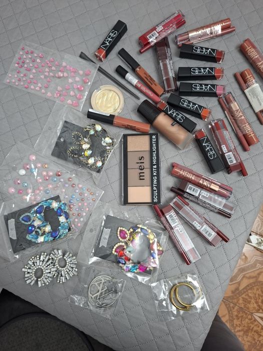 Vand lot tot ce se vede in poze