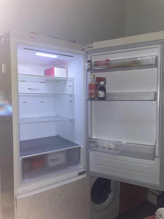 Холодильник LG продается