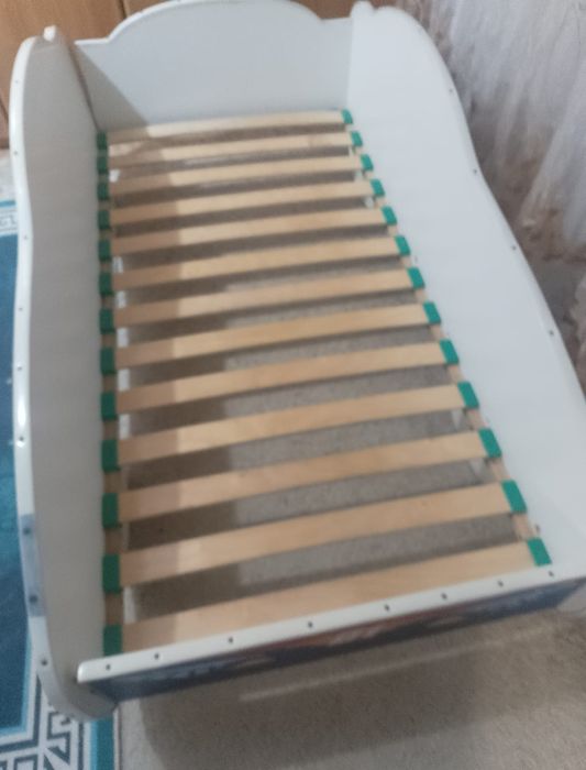 Pat in forma de masina