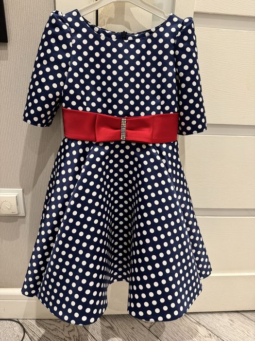 Продается нарядное платье на девочку