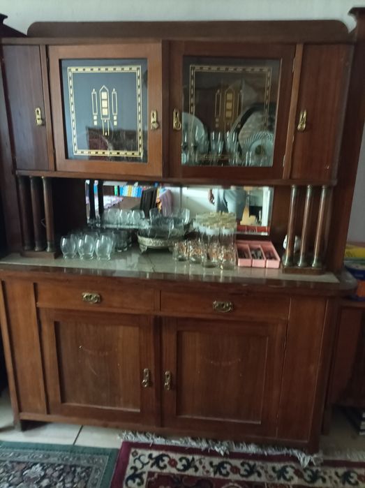Vând dulapuri și mobila de sufragerie
