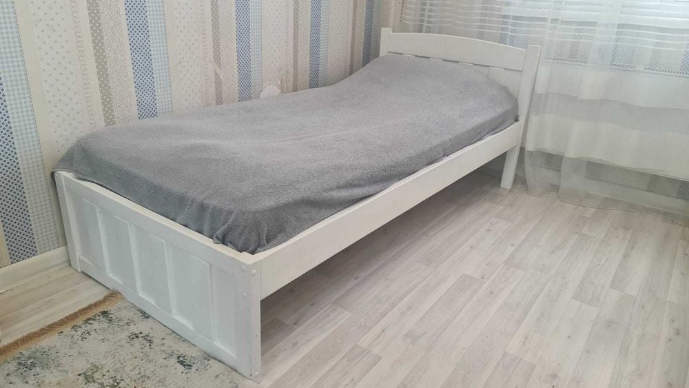 Деревянная кровать в стиле прованс
