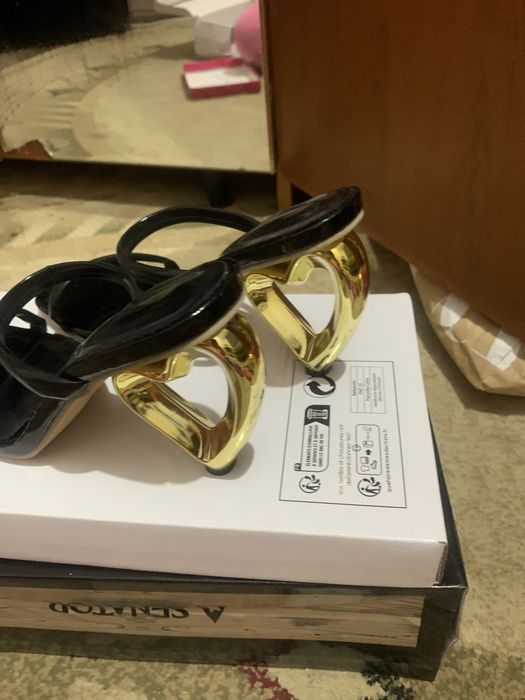 Новые босоножки 38 р