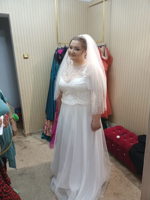 Rochie mireasa + voal lung cu perle