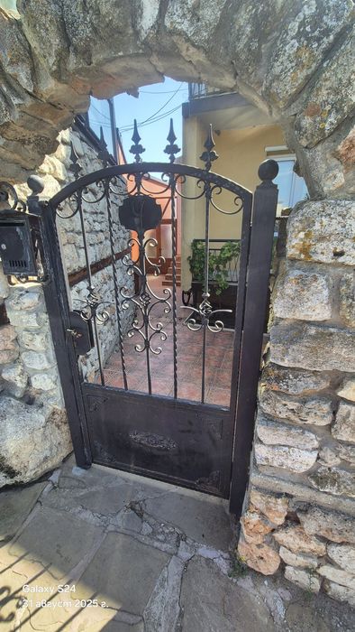 Огради,врати и прапети от ковано желязо