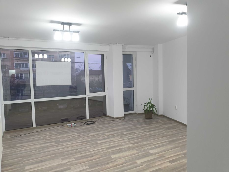 Spaiu birouri ULTRACENTRAL vedere stradala ,2 cam ,supraf vitrate