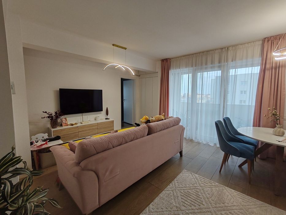 Vând apartament spațios, ready to move, cu loc de parcare