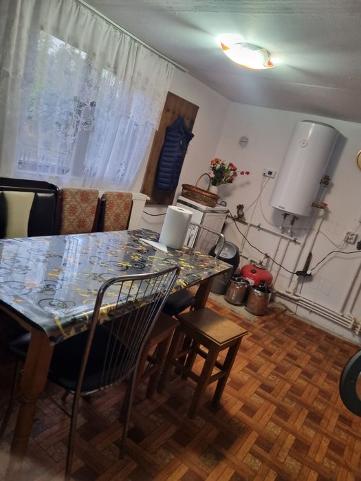 Ofer spre închiriere casa 2 camere  in Albestii de Argeș