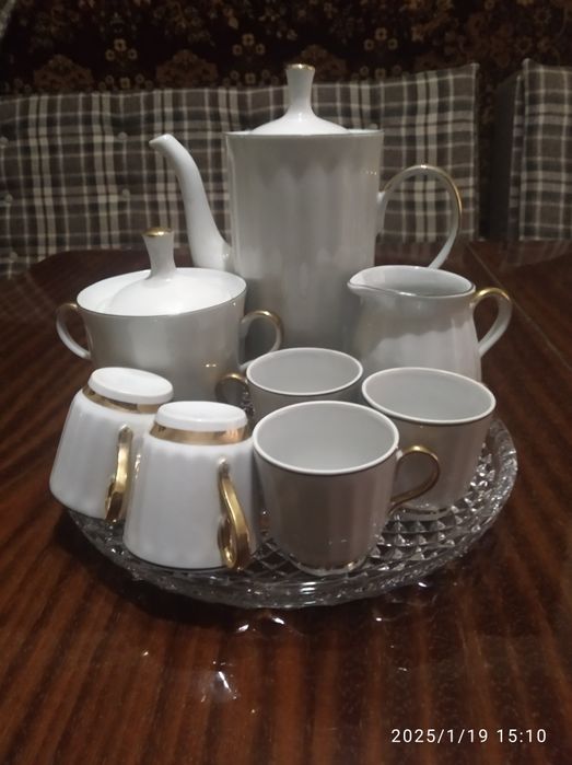 Кофейный сервизы, подносы хрустальные, чайник заварочный