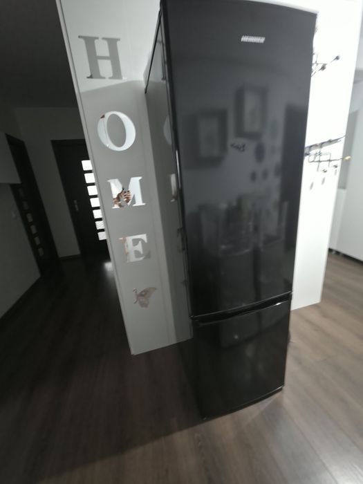 Vand Frigider Heinner HC-H273BKA+ Black, 273L, Clasa A+, stare  foarte buna