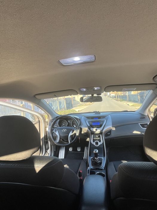 Hyundai Elantra 2012