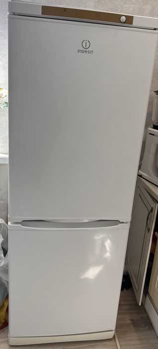 Indesit б/у холодильник