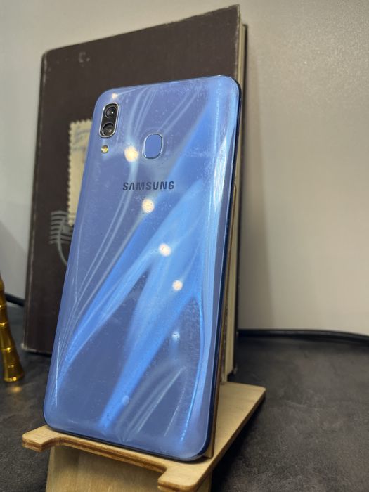 самсунг а50 в хорошем состояний.