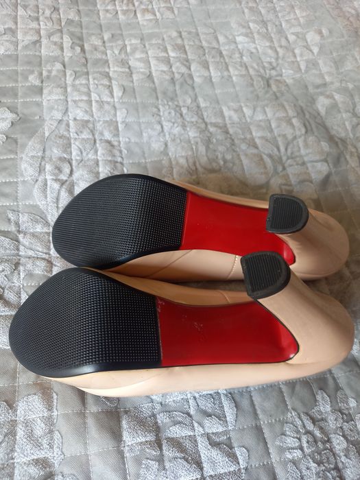 Продаю Новые туфли Лабутены